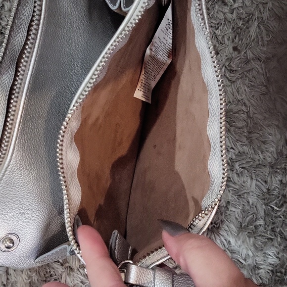 Old Navy Cross Body Bag - Picture 5 of 9